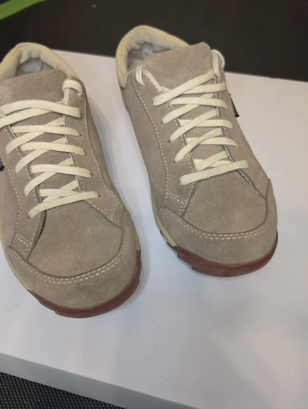 Simple Women's New Vintage Suede Lace Up Sneaker Size 7.5
